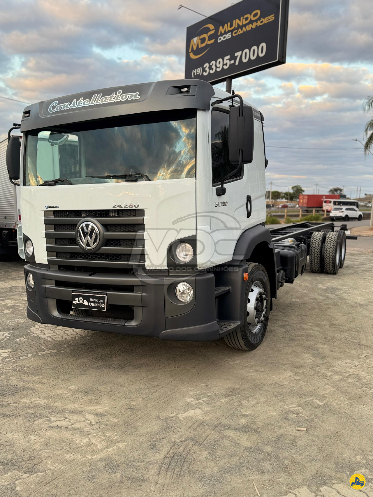 CAMINHAO VOLKSWAGEN VW 24280 Chassis Truck 6x2 Mundo dos Caminhões SUMARE SÃO PAULO SP